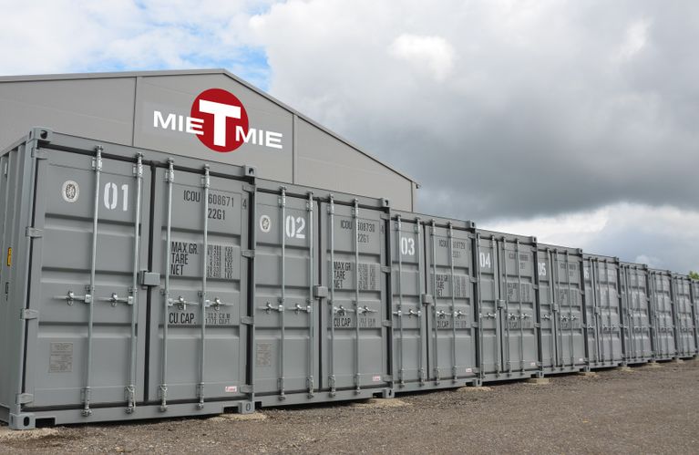Lagercontainer im Tullnerfeld